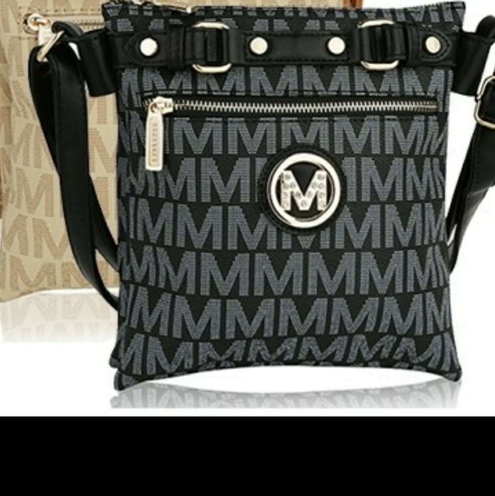 Mia K Farrow  cell phone  purse